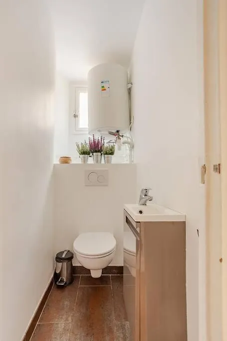 Lovely Appartment Montmartre - View Sacre Coeur パリ 0*,  フランス